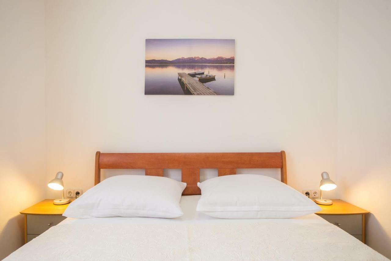 Apartment Smuljic Vrboska Extérieur photo