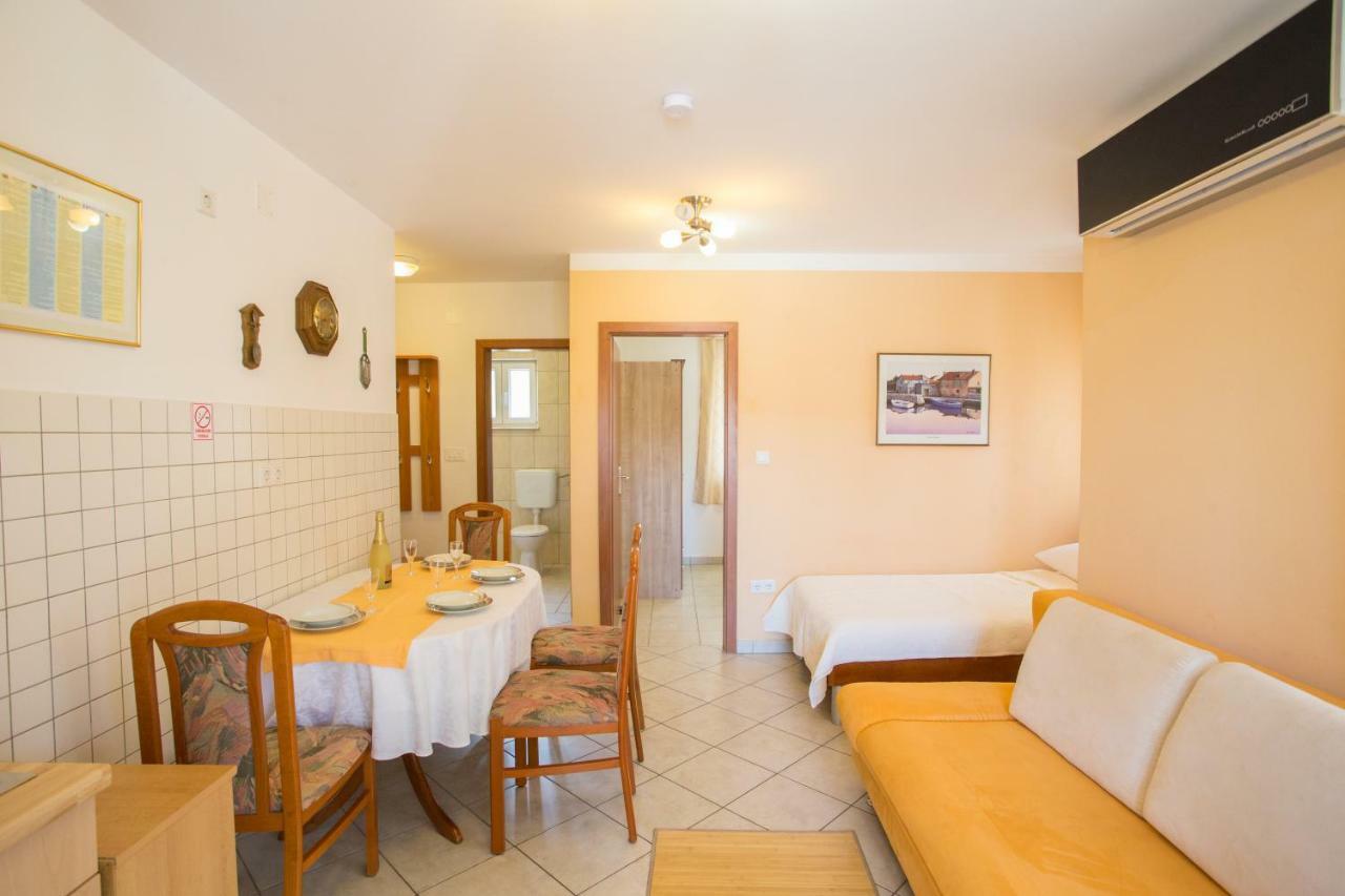 Apartment Smuljic Vrboska Extérieur photo