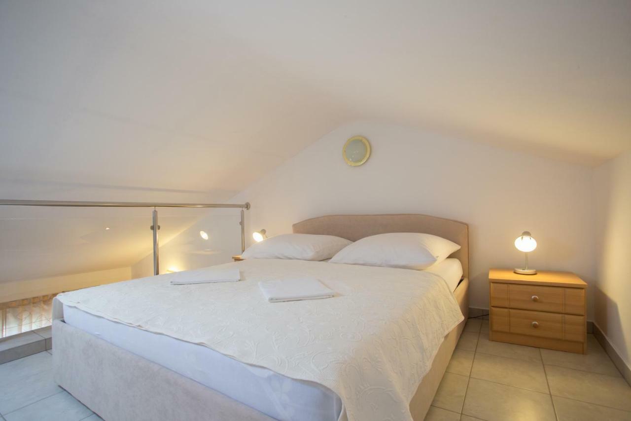 Apartment Smuljic Vrboska Extérieur photo