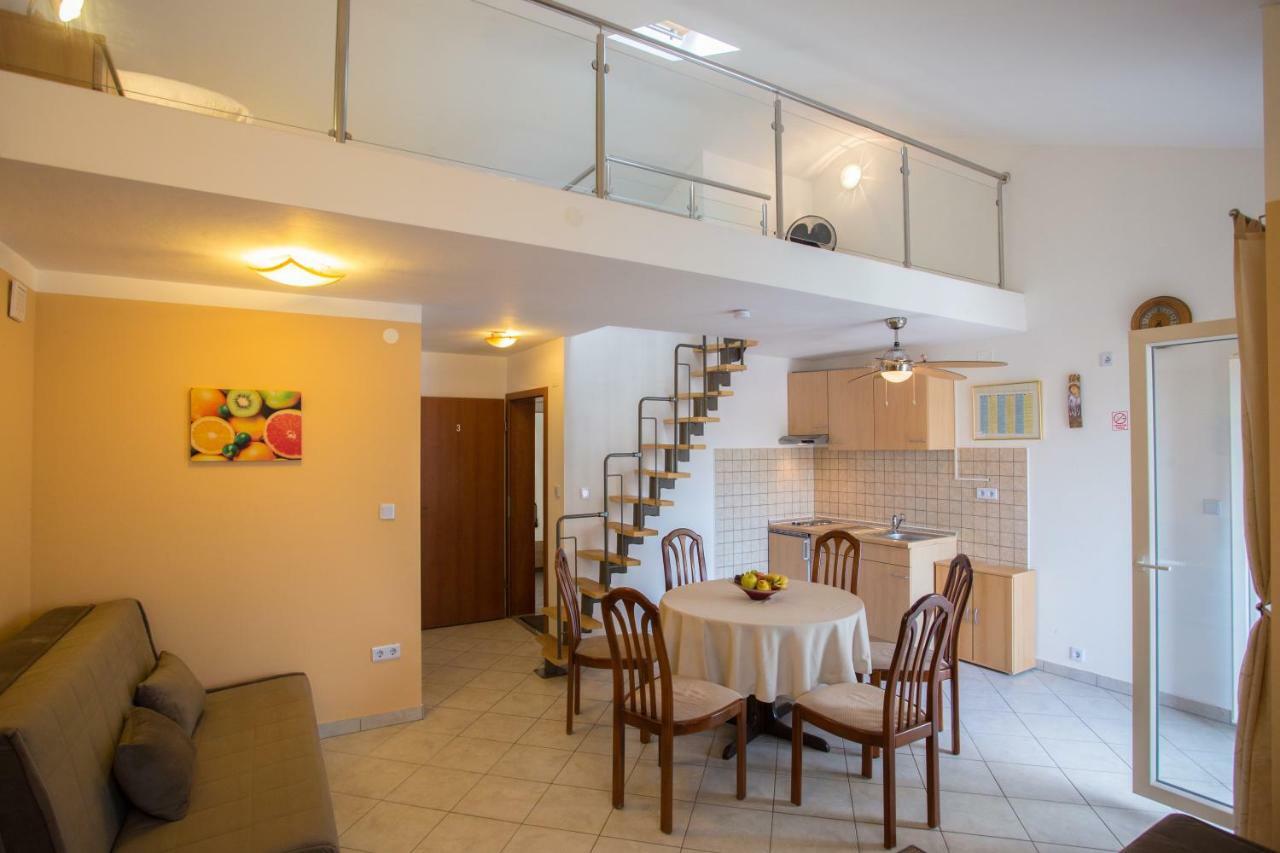 Apartment Smuljic Vrboska Extérieur photo